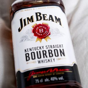 WHISKY JIM BEAM WHITE 750 CC - Vista 1