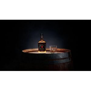 WHISKY JIM BEAM BLACK 750CC - Vista 2